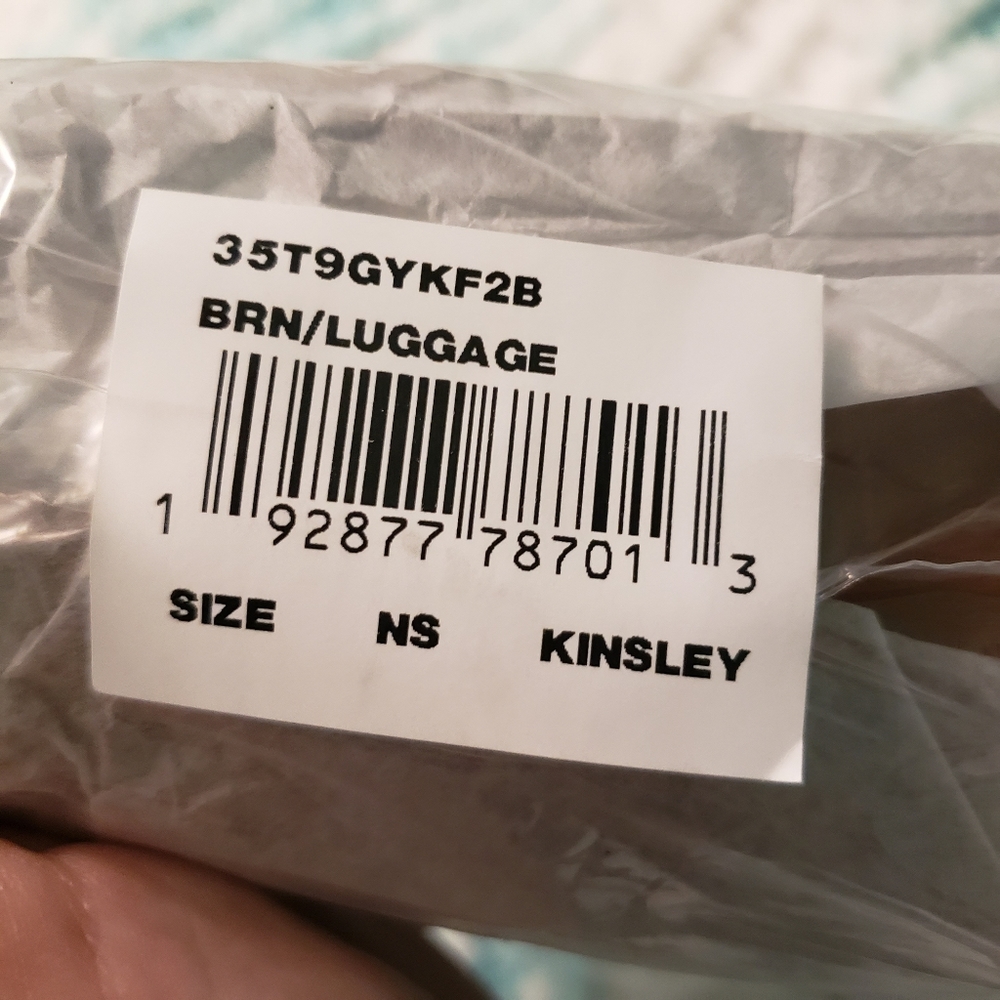 Michael Kors Jet Set Signature Kinsley Md Crossbdy - Picture 2 of 10